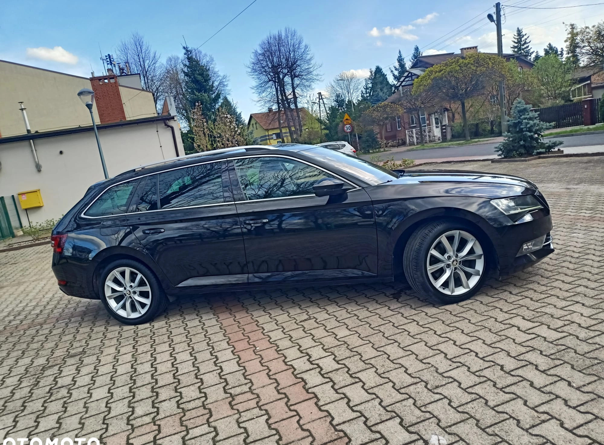 Skoda Superb cena 87900 przebieg: 190000, rok produkcji 2018 z Grybów małe 742